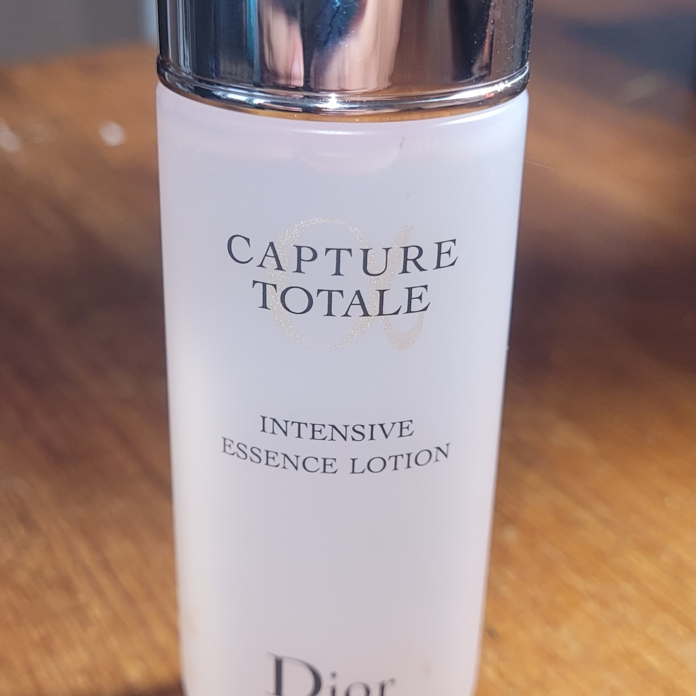 Dior Capture Totale Essence Lotion - Silver and White